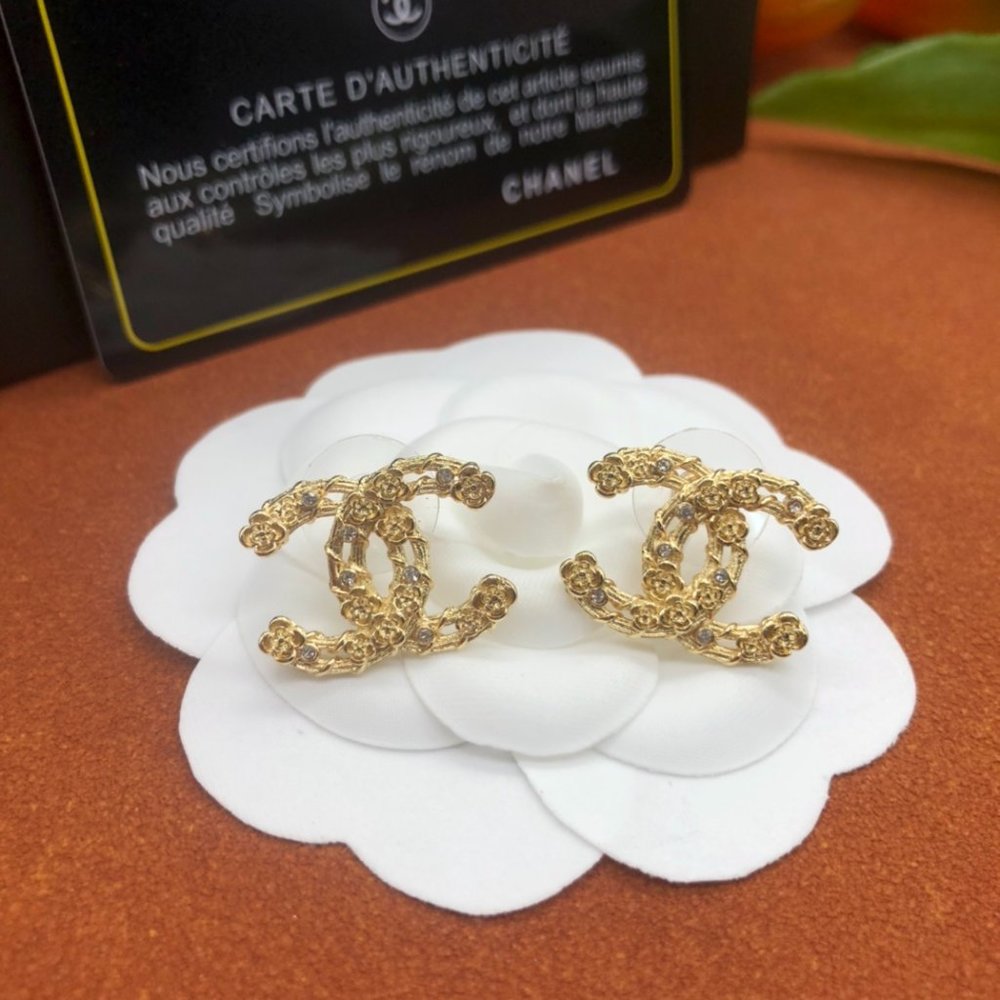 ❤add me second picture❤ Chanel earrings
